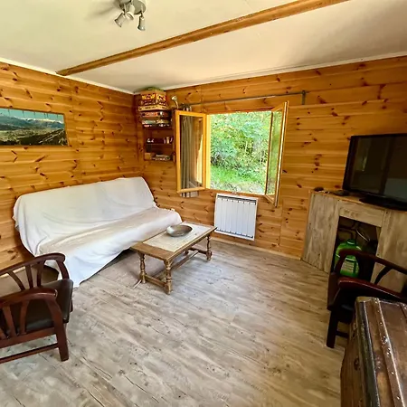 Chalet Dans La Verdure - Les Chapeliers